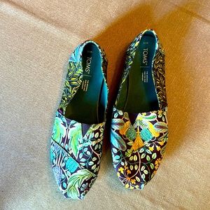 Tom’s women’s shoes
